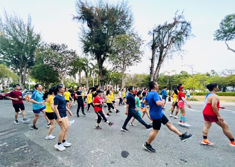 Hướng dẫn khởi động trước khi chạy bộ